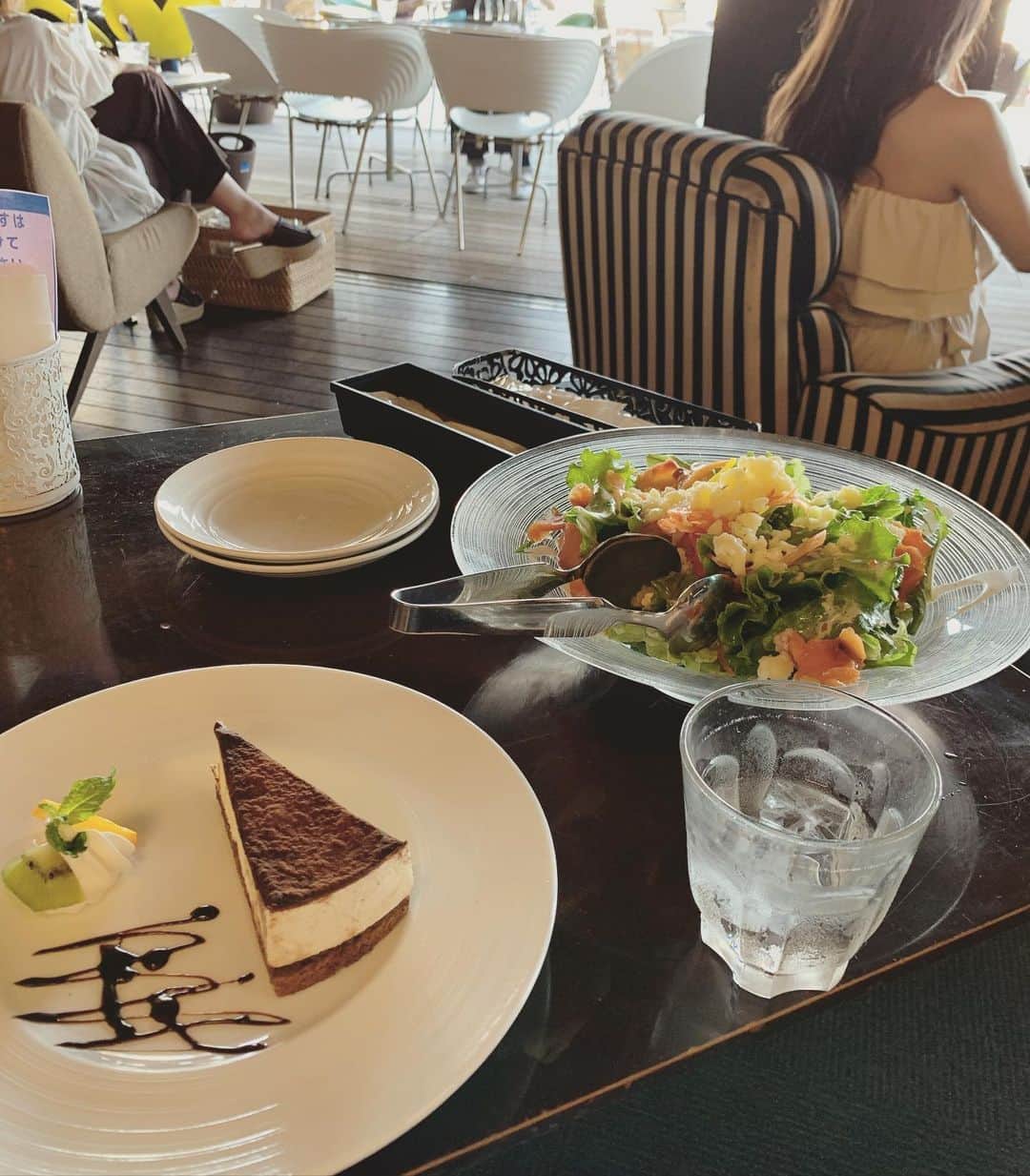yukieのインスタグラム：「#afternoontea ☕️ ﻿ ﻿ ﻿ #realdiningcafe #テラスカフェ #カフェ #神戸カフェ #カフェ好きな人と繋がりたい #cafe #coffee #cake #kobe」
