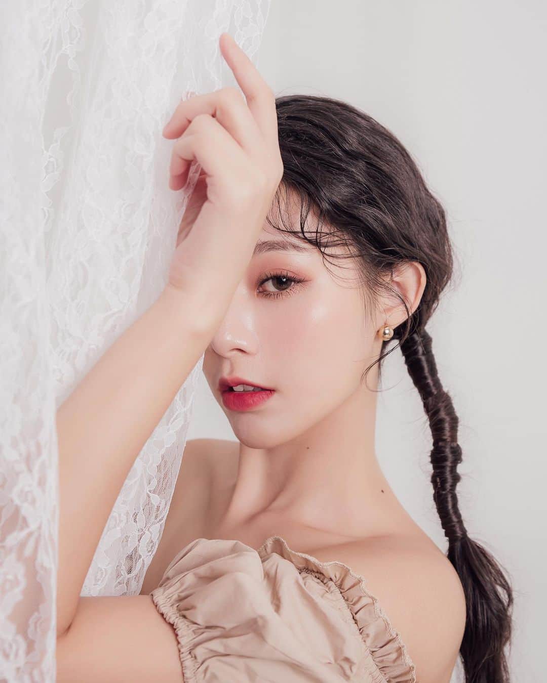 張香香のインスタグラム：「🌹 - 📷/ @dajidali  💄/ @nickymakeup823」