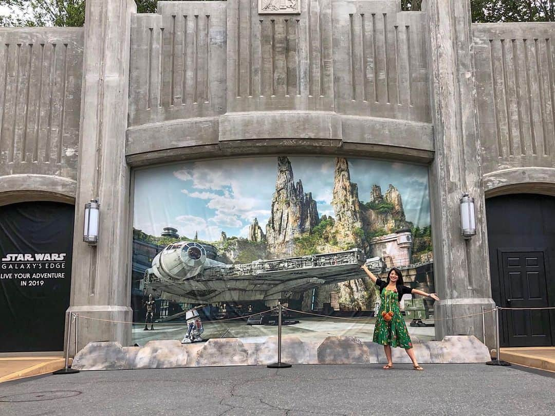 矢部あやさんのインスタグラム写真 - (矢部あやInstagram)「201905 WDW 4day Galaxy's Edgeが楽しみすぎてはしゃぐ図」8月5日 16時25分 - yabedayo0622