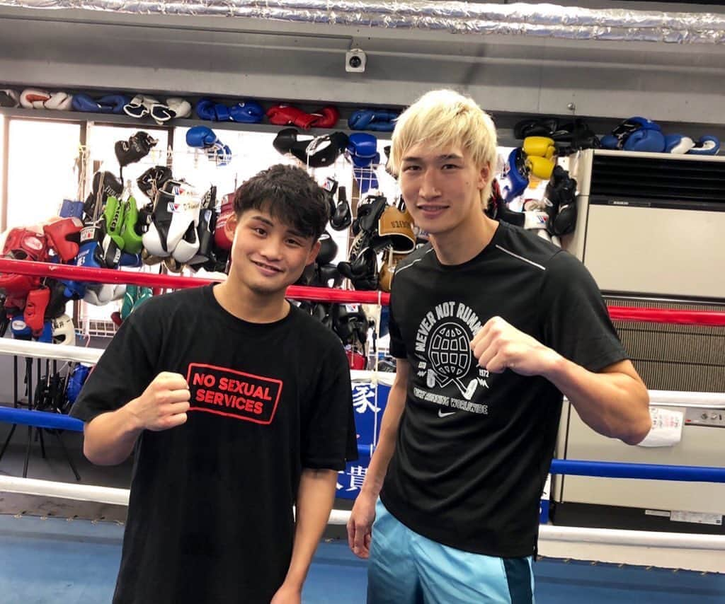 京口紘人のインスタグラム：「. . . 久しぶりにバテた . . #京口紘人 #hirotokyoguchi #boxing #安保瑠輝也 #k_1 #弱点はわかった #動画公開楽しみにしてて #べしゃり対決 #自らハードルあげがち #関西人あるある #意外な一面も知った」