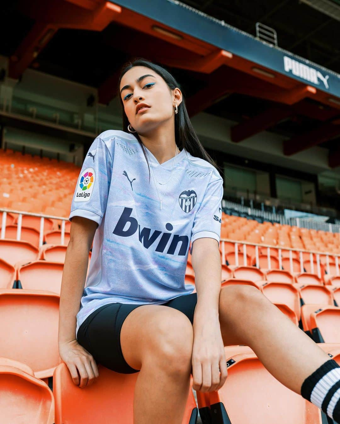 PUMA Footballさんのインスタグラム写真 - (PUMA FootballInstagram)「Ask for 1️⃣, you get 3️⃣   The 20/21 @valenciacf kits are here 🦇🍊🌊」8月5日 16時33分 - pumafootball