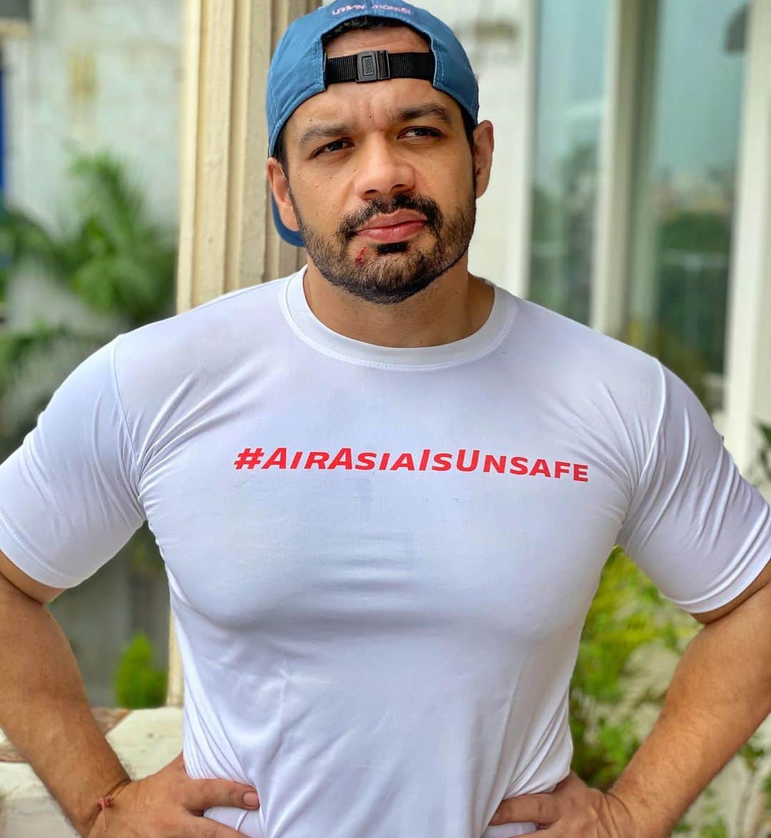 Gaurav Tanejaのインスタグラム：「Standing for what is right !! Truth and Justice need no crutches. @airasia_indian  #AirAsiaIsUnsafe」