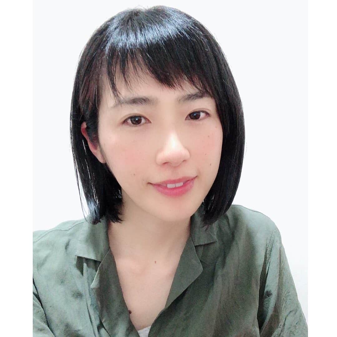 馬渕史香のインスタグラム：「やっと髪切れたよー😭✨ 前回切ったのが、去年の10月らしい 授乳のこと考えてカットだけにしたんやけど、やっぱ縮毛矯正もしんとあかんな💦 . そして、ビフォア写真がやばい笑笑」