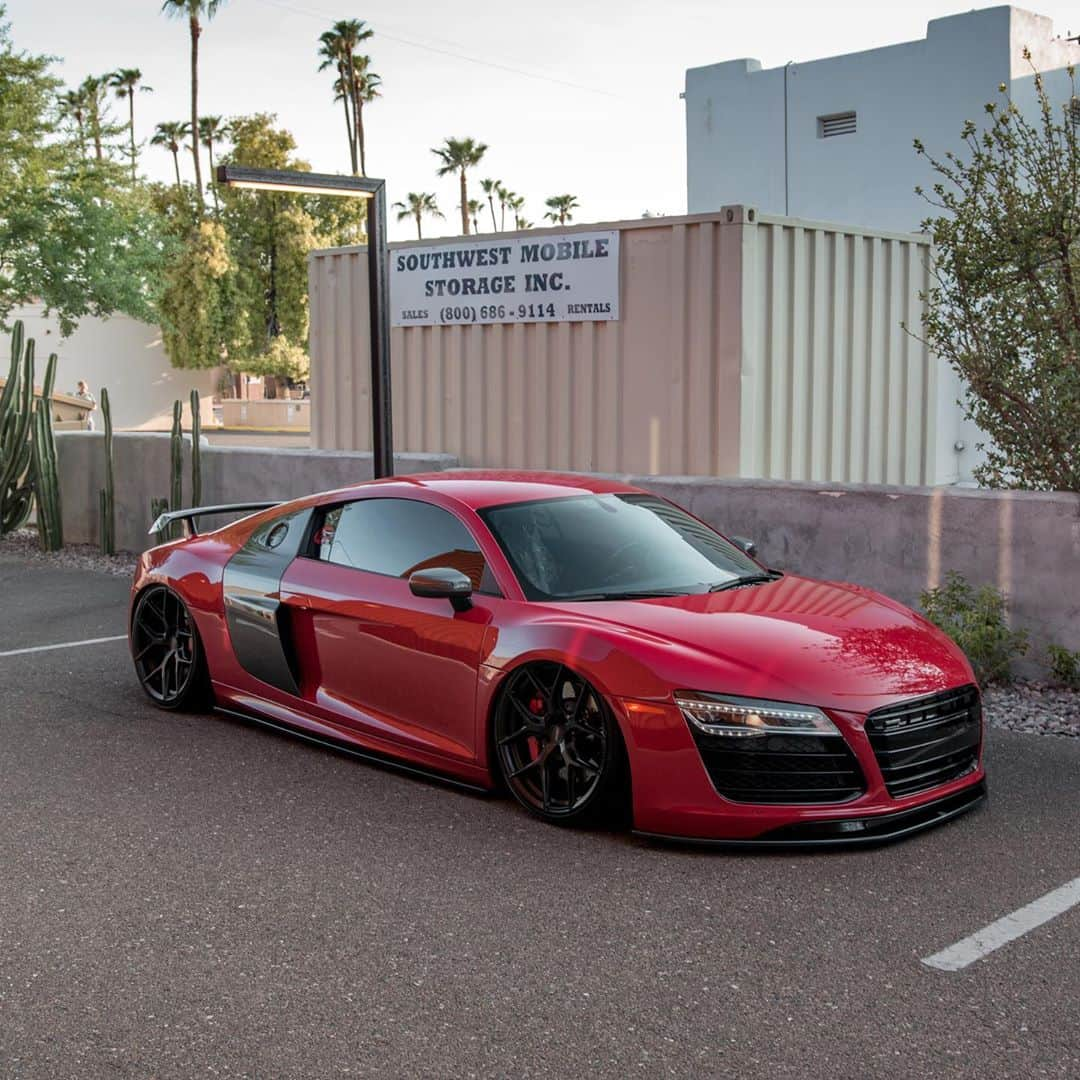 Amazing Carsのインスタグラム：「Gorgeous Audi R8! Congrats to @kieranobrien for picking this up! Built by @cb_autosalon   Photo via: @kieranobrien  @vossen @inozetek @toyotires @air_lift_performance @maxtondesign @cb_autosalon @nicobandin on the photo?   Second page: @M85Media  Other page: @StancedAutohaus  #Audi #R8 #AudiR8 #AmazingCars247」