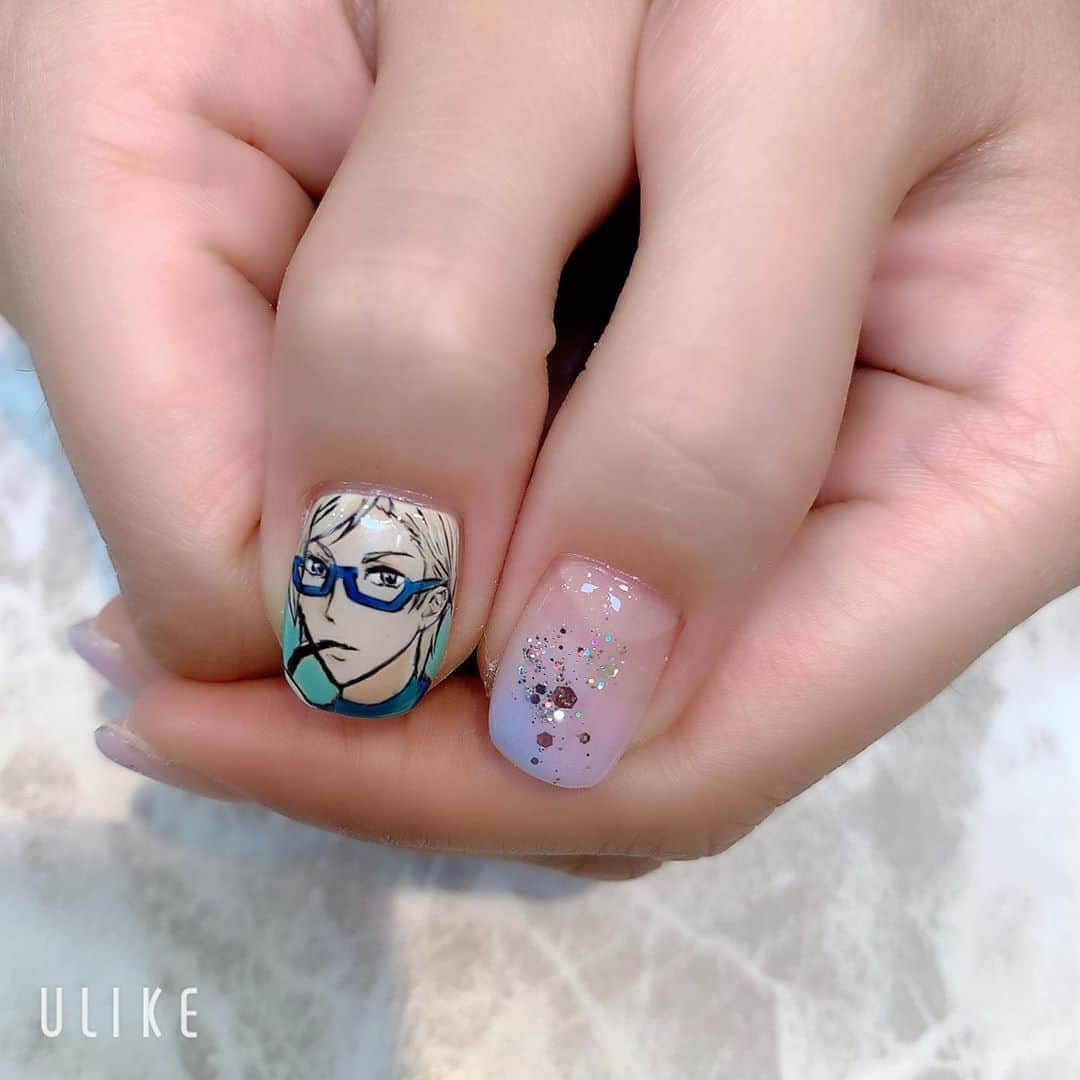 若月雅のインスタグラム：「痛ネイル復活💅✨ エースリー最推しの左京さん(´∀｀)♡ 今月は推しと暮らします。笑　 その他パープル×ブルーグラデは、担当さんがやってて可愛かったから真似っこ(*´-`) . #痛ネイル #エースリー　#古市左京 #重課金勢 #ありがとうございました」