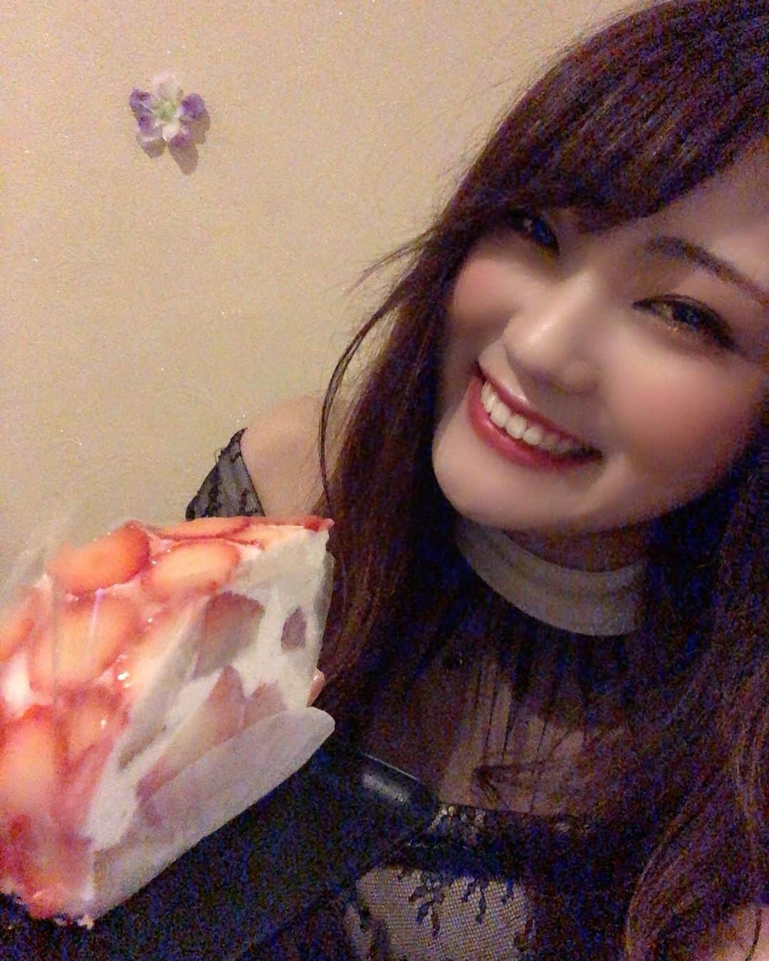 のインスタグラム：「美味しかったぁです💕😘💓ダイエット出来ない私😋♥️美味しく頂きます🙌感謝です🐼いつもありがとうございます♥️皆様イチナナLIVEアプリダウンロード無料です💓さやか０９０４🍉検索🍉‼️出てきます🌈♥️毎朝5時半過ぎから6時半までLIVE配信中🐼🐼毎朝待ってます🥂👗💓🌈🙌あっちゃん♥️Ask♥️も時間帯をずらしてエランドール後イチナナLIVE配信中💁🏼‍♀️こちらも盛り上がってるので是非来てください💕🎉♣️🌈🤍エランドール🎷ＰＭ8:00-ＡＭ1:00です🚨エランドールにも是非遊びに来てください〜✌️🐰💕🌻 #帯広エランドール #帯広E'lan d'or#帯広ラウンジ #帯広スナック#帯広snack #帯広 #十勝帯広 #帯広飲み屋 #帯広写真 #帯広ローヤルプラザビル #北海道 #帯広可愛い #帯広ホステス #帯広飲み放題 #帯広アルバイト募集#帯広アルバイト#帯広求人 #帯広おすすめ #帯広女の子#帯広バイト募集 #帯広オシャレ#帯広グルメ#帯広看板娘#帯広ダンス#帯広オフィスK#帯広祭り#帯広コスプレ#帯広イベント#帯広ターゲット」