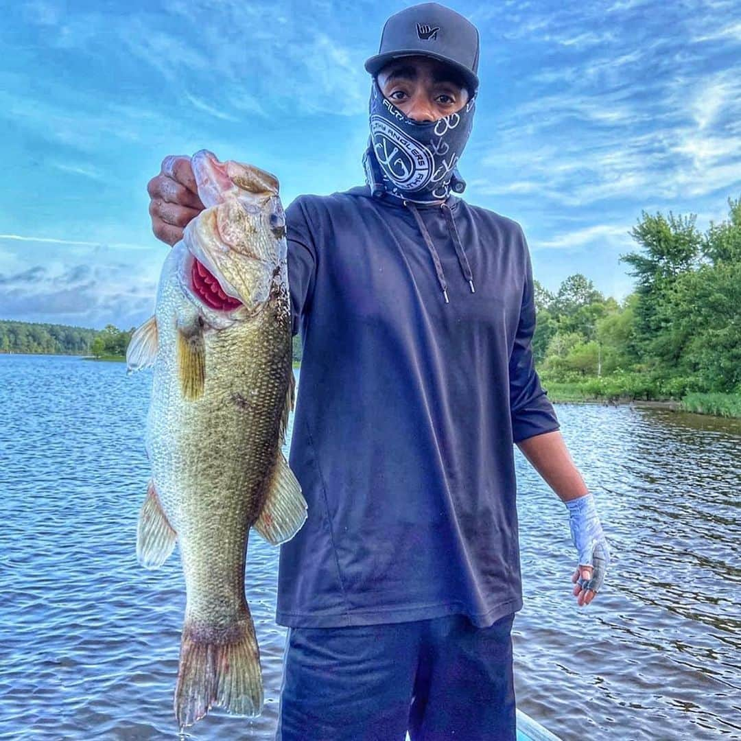 Filthy Anglers™さんのインスタグラム写真 - (Filthy Anglers™Instagram)「How many slayers we got out there?! We are talking about all our @slaynationtournamentfishing anglers! Our buddy Alton @mrclutch_19 is and he slammed this big girl in a recent #slaynation tournament. Did you know Filthy Anglers is the title sponsor and we couldn’t be happier! These tournaments basically are for anyone who wants to fish tournaments, doesn’t matter what type of floating apparatus you have! For more information be sure to check out there page and talk to Frankie @frankie_provolone @slaynationtournamentfishing - congrats Alton you are a Certified Filthy Slayer! www.filthyanglers.com #fishing #slayer #slaynationtournamentfishing #slaynation #bassfishing #angler #outdoors #nature #bass #getfilthy #filthyanglers #kayak #jonboat #boat #largemouthbass #kidsfishing #nature」8月5日 8時41分 - filthyanglers