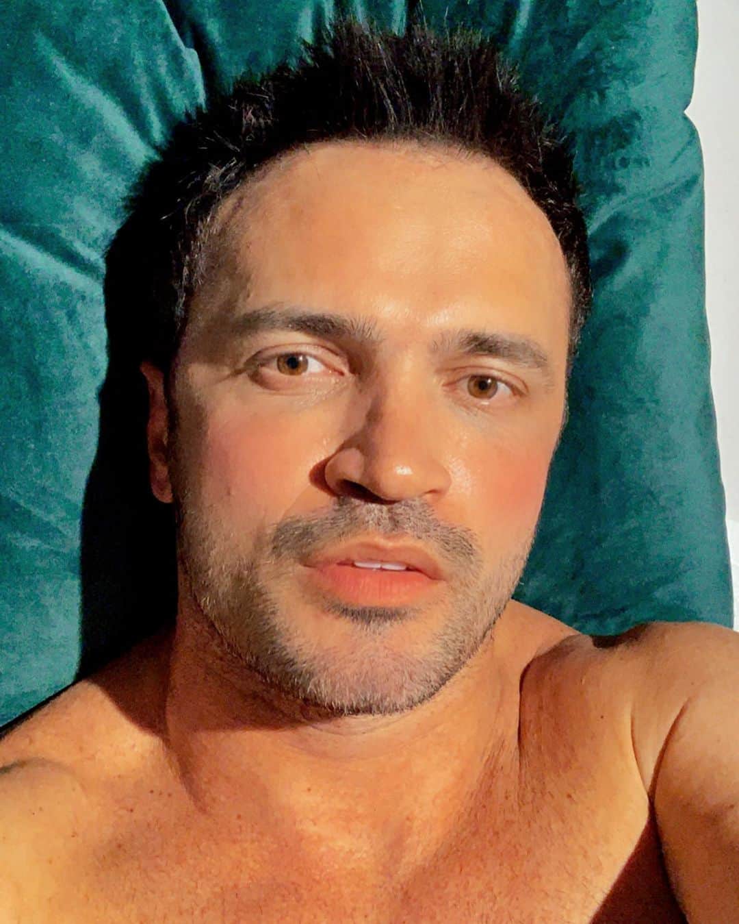 アレッサンドロ・ローザ・ヴィエイラのインスタグラム：「De perto é feio, de longe parece que tá perto! 🤪 #Commuitofiltro」