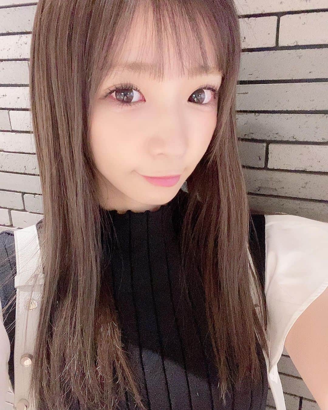 石田亜沙己のインスタグラム：「昨日は夕刊フジ杯のチームの美容院littleに行ってきました！ 私は銀座にある店舗に伺ったのですが、全国各地にあります！ 店内はとても綺麗で落ち着くし、スタッフの方の雰囲気もすごく好き。笑 今回はカットカラーとトリートメントで綺麗にしてもらいました✨」