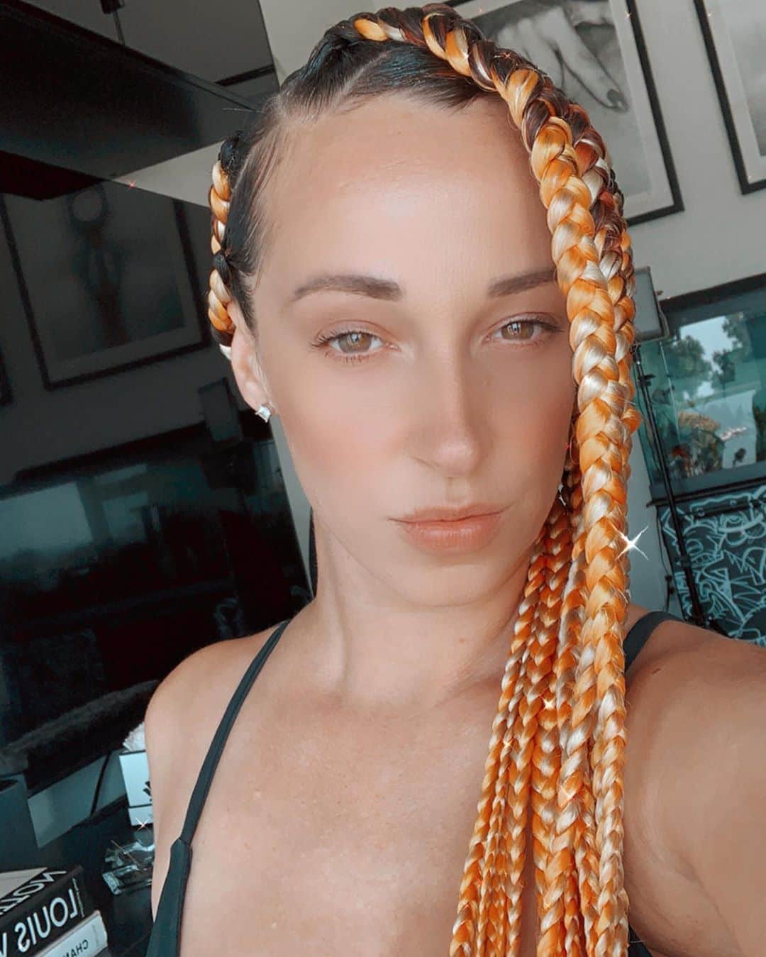 Miss Jacksonのインスタグラム：「@nikaduzit on the hair 🔥💕」