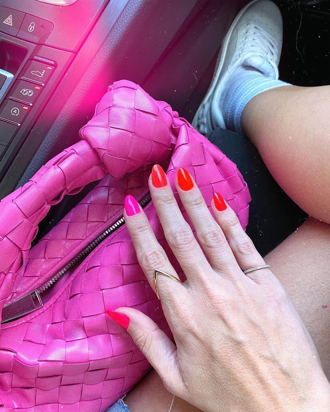 Glam4Youのインスタグラム：「Detalhes... anéis @amarjoiasoficial」