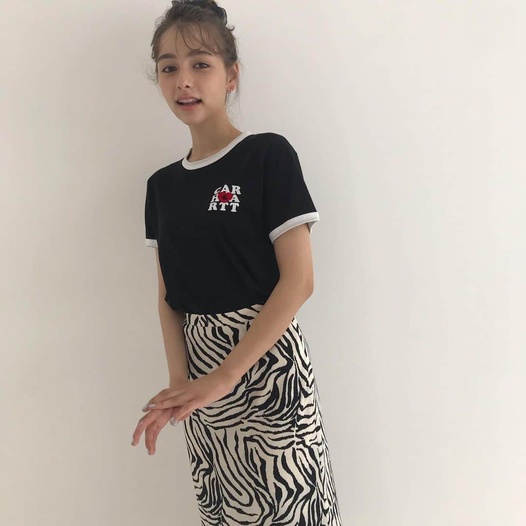 嵐莉菜さんのインスタグラム写真 - (嵐莉菜Instagram)「わっしょいおふしょ！！   #今月号 #vivi #tシャツ #tシャツコーデ」8月5日 9時17分 - lina_arashi