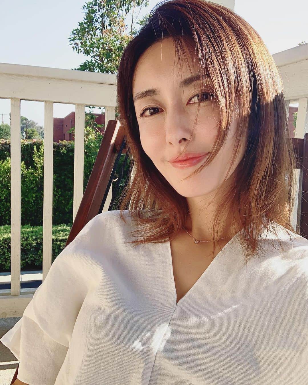 高木りなのインスタグラム：「🤍🤎🌿☀️✨ 📸 by my son🐒  長男くんが撮ってくれた。 #プロ並みの腕前 ^_^ 첫째아들이 찍어준 나 #잘찍어줘서고마워 . #momlife #sunnyday #losangeles #california」