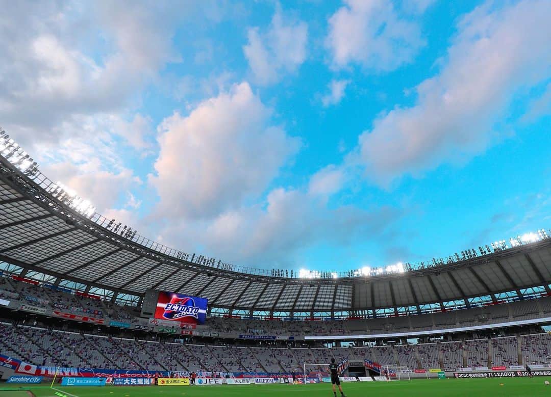 FC東京オフィシャルグッズさんのインスタグラム写真 - (FC東京オフィシャルグッズInstagram)「🔵🔴 vs #サガン鳥栖 スタジアムにみなさんがいる日常が失われないように。  もっとたくさんの方々がスタジアムに来られるように。  最大限の対策と一人ひとりの心がけを大切にこれからもともに。 @fctokyoofficial  #STAYWITHTOKYO  #FC東京 #fctokyo #tokyo」8月5日 9時31分 - fctokyoofficial