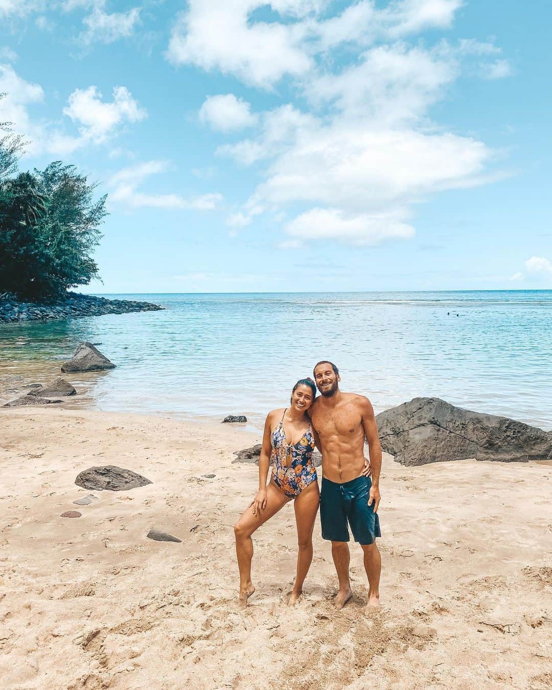 のインスタグラム：「from mauka to makai with this guy💙sorry I make you take so many photos with me babe 😛」
