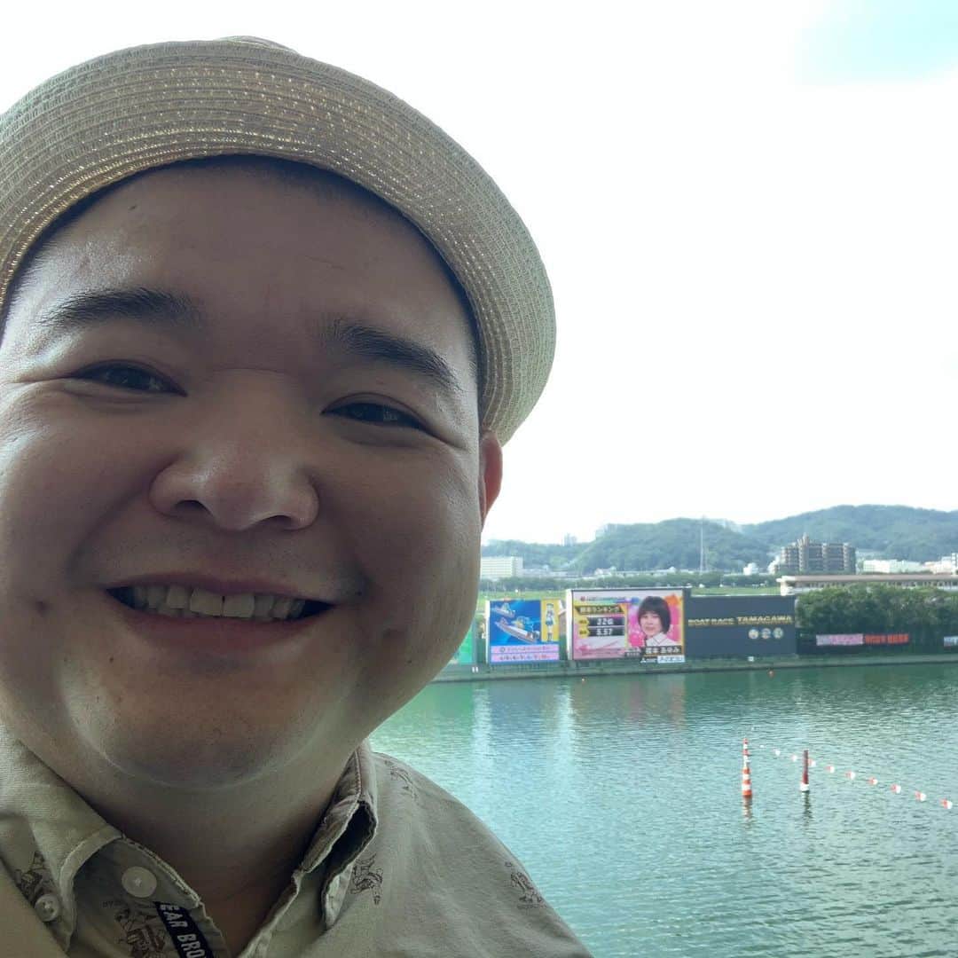 内山信二のインスタグラム：「‪おはようございます☀‬  ‪このあと10時からボートレース多摩川より裏どちゃんこTV📺を配信しま〜す‼️‬  ‪https://youtu.be/fdR_T1xU9ws‬  ‪是非観てくださ〜い😆😆😆‬  ‪#ボートレース多摩川‬ ‪#YouTubeLive ‬ ‪#裏どちゃんこTV‬ ‪#内山信二‬ #中川おさむ」