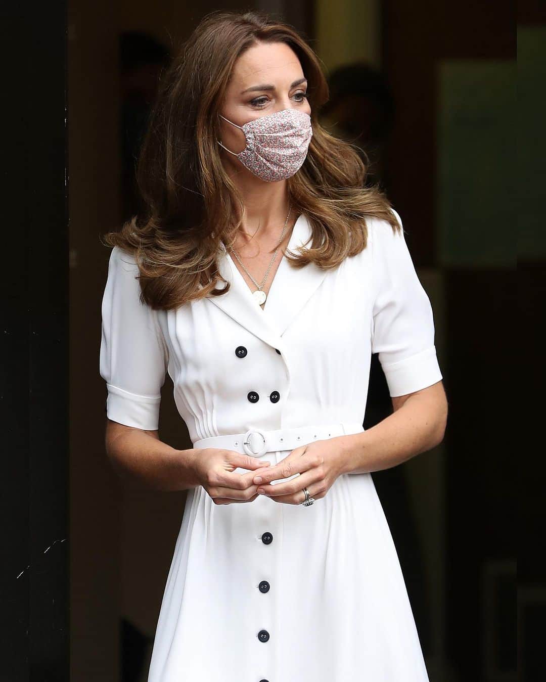 Just Jaredさんのインスタグラム写真 - (Just JaredInstagram)「Kate Middleton, Duchess of Cambridge, wears a floral mask for her public appearance today where she helped to unpack baby donations for families in need in Sheffield, England #katemiddleton  #duchessofcambridge  #britishroyalfamily  Photos: Getty」8月5日 9時50分 - justjared