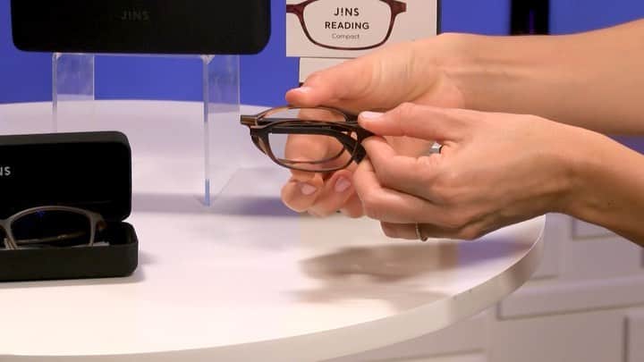 のインスタグラム：「Did you catch us on @lifestylelisttv? JINS SCREEN reduces eye strain and you heard it from them! You can customize any frame as blue light glasses with these 3 blue light lens types: JINS SCREEN Regular (blocks 25%), JINS SCREEN Plus (blocks 40%), and JINS SCREEN Night (blocks 60%).   We also have our new line of ready-made folable readers available! So compact and convenient.」