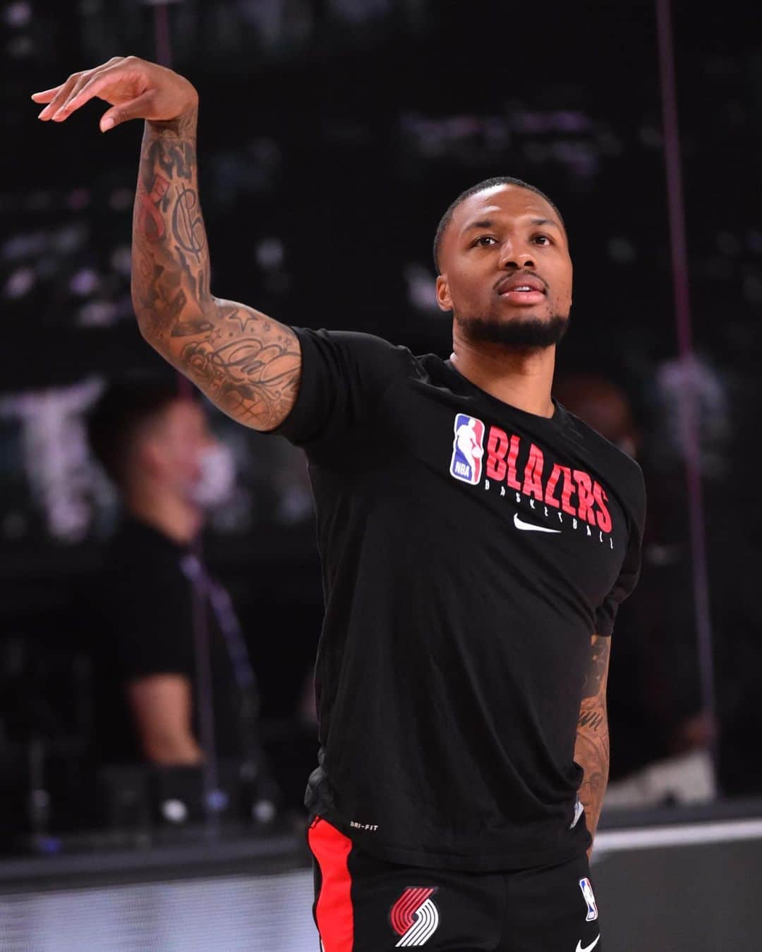 NBAさんのインスタグラム写真 - (NBAInstagram)「@damianlillard & @3jmccollum get set for @trailblazers/@houstonrockets on @nbaontnt at 9pm/et! #WholeNewGame」8月5日 9時53分 - nba