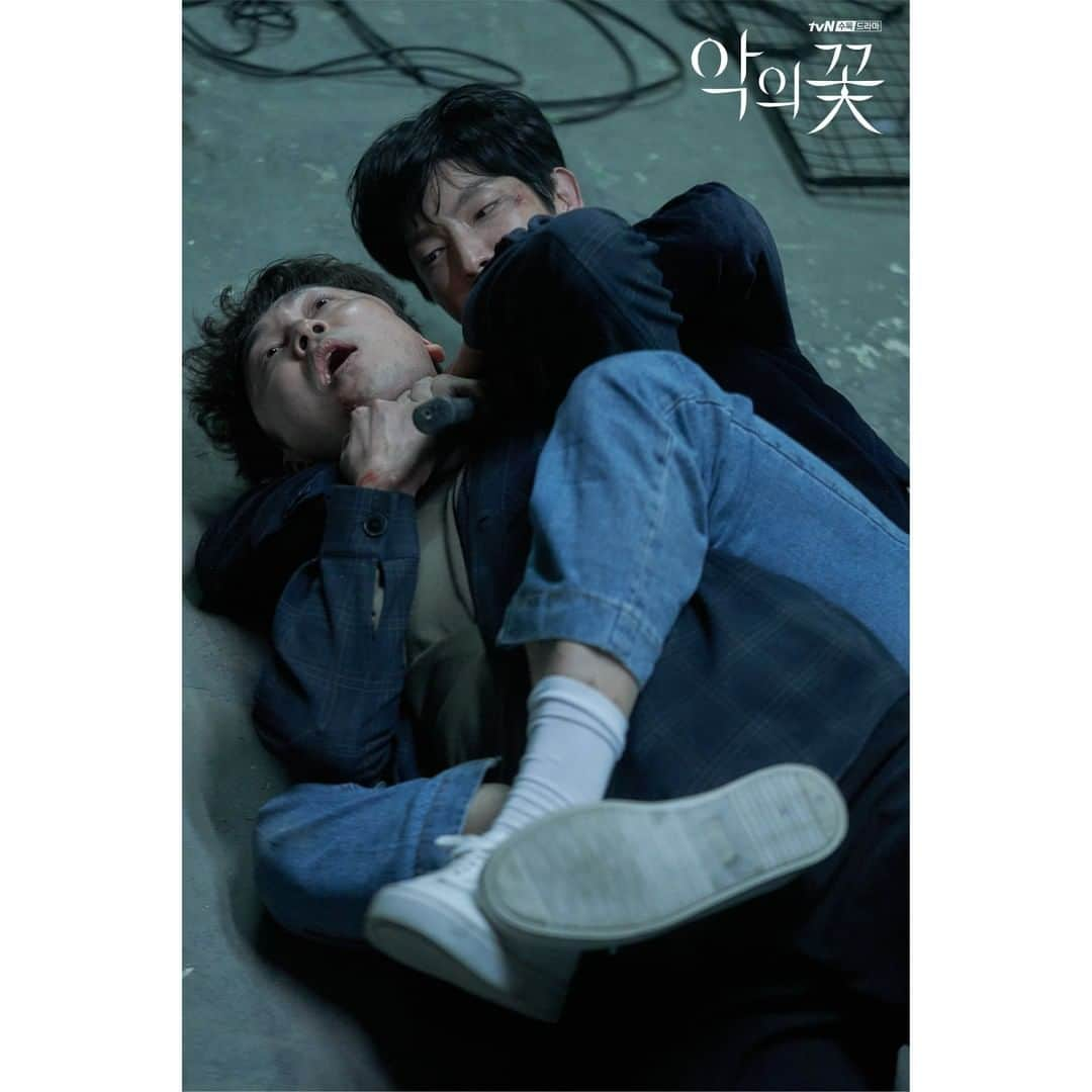 tvN DRAMA【韓国】さんのインスタグラム写真 - (tvN DRAMA【韓国】Instagram)「살기 어린 지하실 비닐장판남의 반격?!  고밀도 감성 추적극 #악의꽃  오늘 밤 10시 50분 tvN 방송  #이준기 #문채원 #장희진 #서현우 #tvN #수목드라마」8月5日 10時34分 - tvn_drama