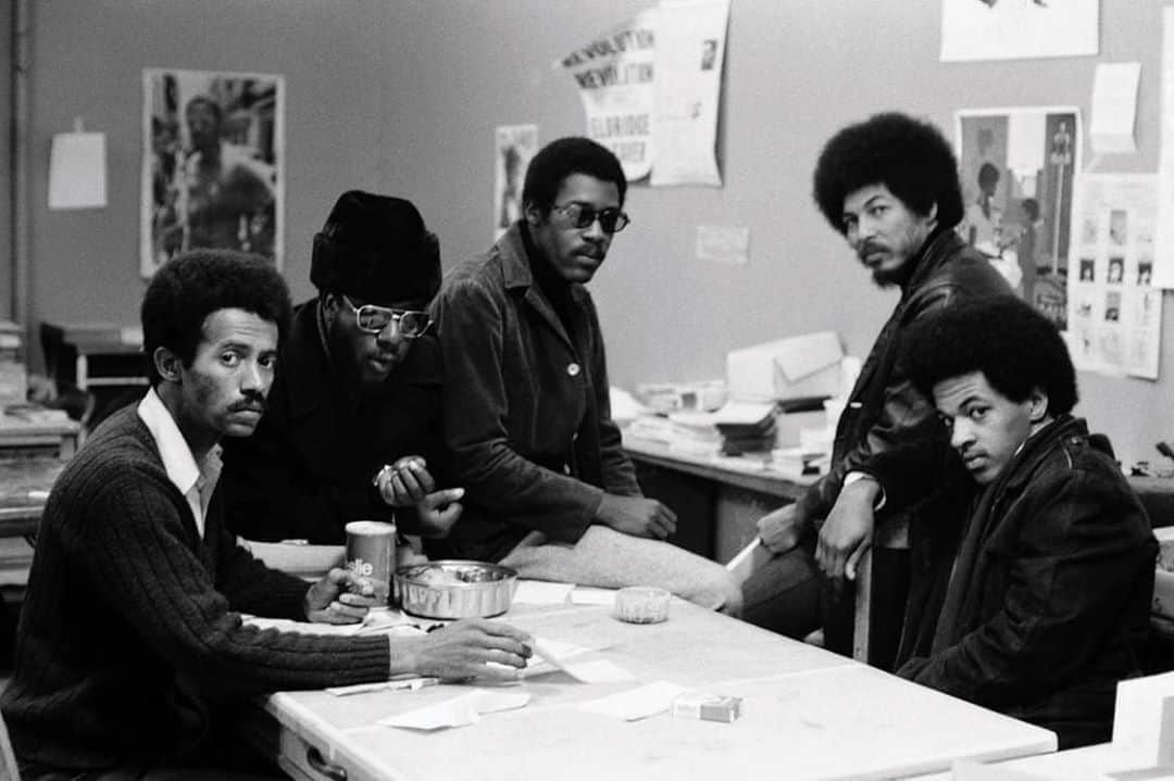 パブリックスクールのインスタグラム：「Organizers. Defenders. Liberators. Revolutionaries. LEADERS.  Black Panther Headquarters, San Francisco, California 1970. Photo courtesy of @gordonparksfoundation」