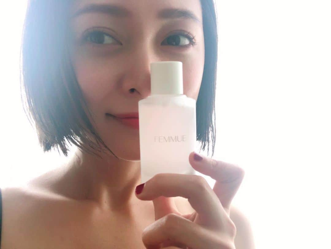 市井紗耶香さんのインスタグラム写真 - (市井紗耶香Instagram)「スキンケアも夏使用…♡  #skincare #organiccosmetics  #femmue #rose #導入美容液 #ローズソフトナー #🌹#sayakacosme」8月5日 11時09分 - sayakaichii