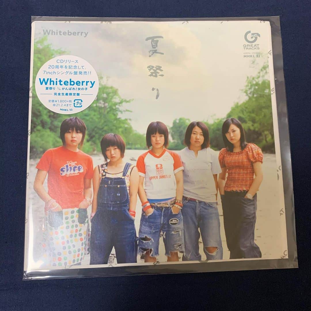 ほしのディスコのインスタグラム：「青春の1枚。 #Whiteberry  #夏祭り #7inchシングル  #初めて買ったCD #これを聴く機械持ってない」