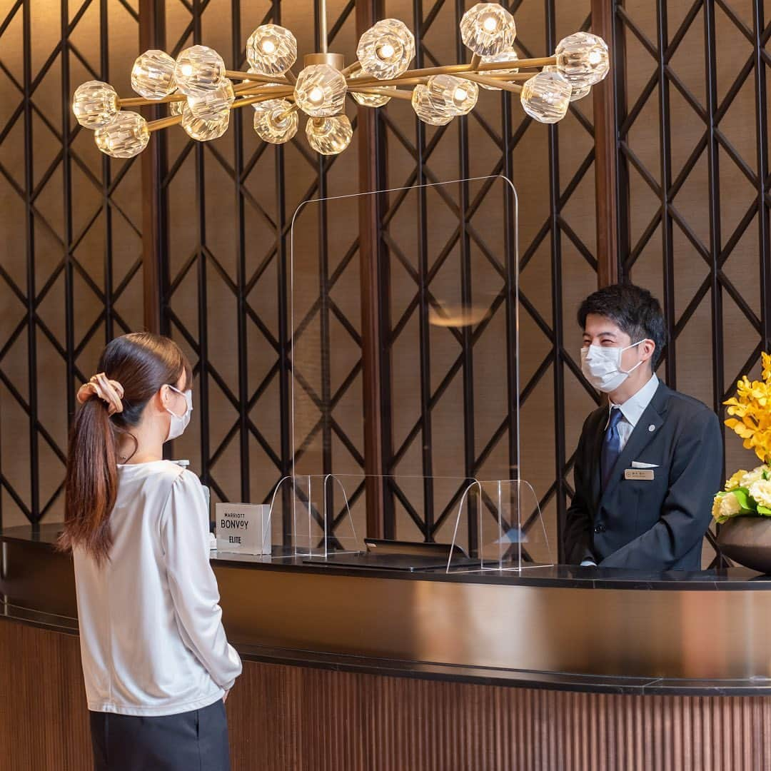 Sheraton Yokohamaさんのインスタグラム写真 - (Sheraton YokohamaInstagram)「横浜ベイシェラトンホテルでは、新たな時代と価値に順応した新サービス"New Normal Service"を導入し、最新の衛生管理基準に即したおもてなしで皆さまをお迎えいたします。  #横浜ベイシェラトン #NewNormalService #横浜 #横浜駅 #横浜観光 #横浜ホテル #女子旅 #ホテル #旅行好き #ホテル巡り #横浜駅西口 #駅近 #景色最高 #青空 #国内旅行 #シェラトン #sheratonyokohama #yokohama #japantrip #sheraton #sheratonhotels #yokohamatrip #hotelgram #hotel #luxuryhotel #beautifulhotels #hotelroom #hotellife #marriottbonvoy」8月5日 11時18分 - sheratonyokohama