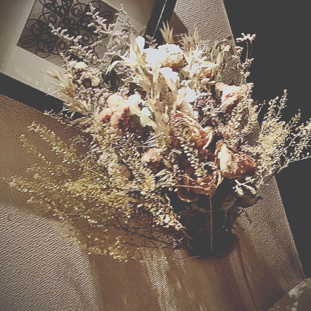 のインスタグラム：「先日、美容鍼灸サロントワエモアさんで 美容鍼施術してきました✨  私の顔の思いもしなかった欠点の原因をほいほい解明してくれて すごかったので、今日も行ってきました☺️✨  ここの悩みはここからきてたのね、、っていう感動。 また10日後行きます。 さてどのくらいで治るかな✨  #トワエモア #中目黒エステ #Toi et Moi #美容鍼灸サロン #pr #photooftheday #instagood #ootd #followme #likeforlike #like4like #follow4follow #followforfollow #f4f #粉我 #动漫 #时装 #好吃 #赞 #偶像」