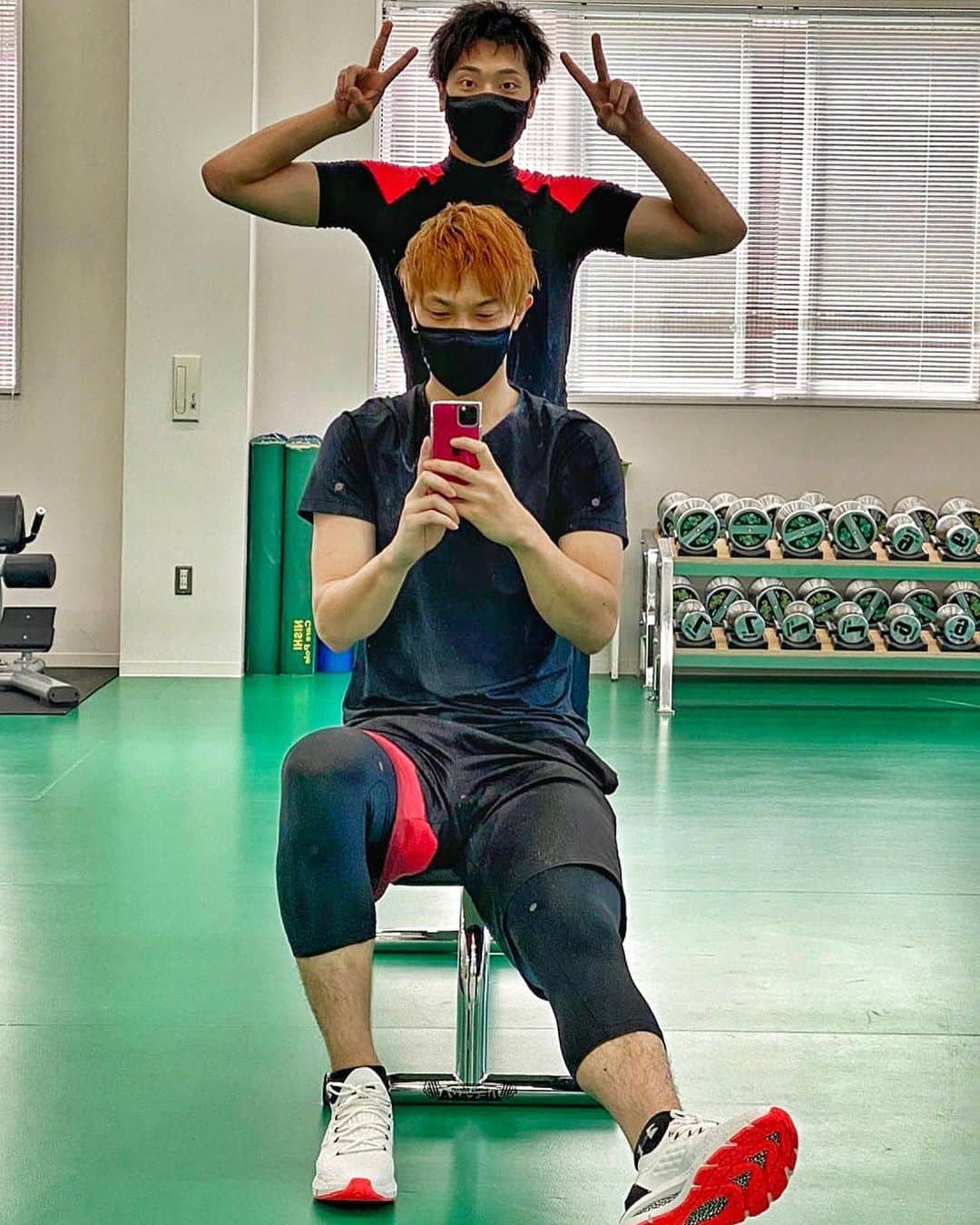 宇都直輝のインスタグラム：「トレーニング中につけても息しやすいです。 汗をかいても吸汗速乾！！！ さらに洗えます！ フィット感抜群でいい感じ👍  #UAスポーツマスク #スポーツマスク #パフォーマンスマスク #UASPORTSMASK #アンダーアーマー #Underarmour」