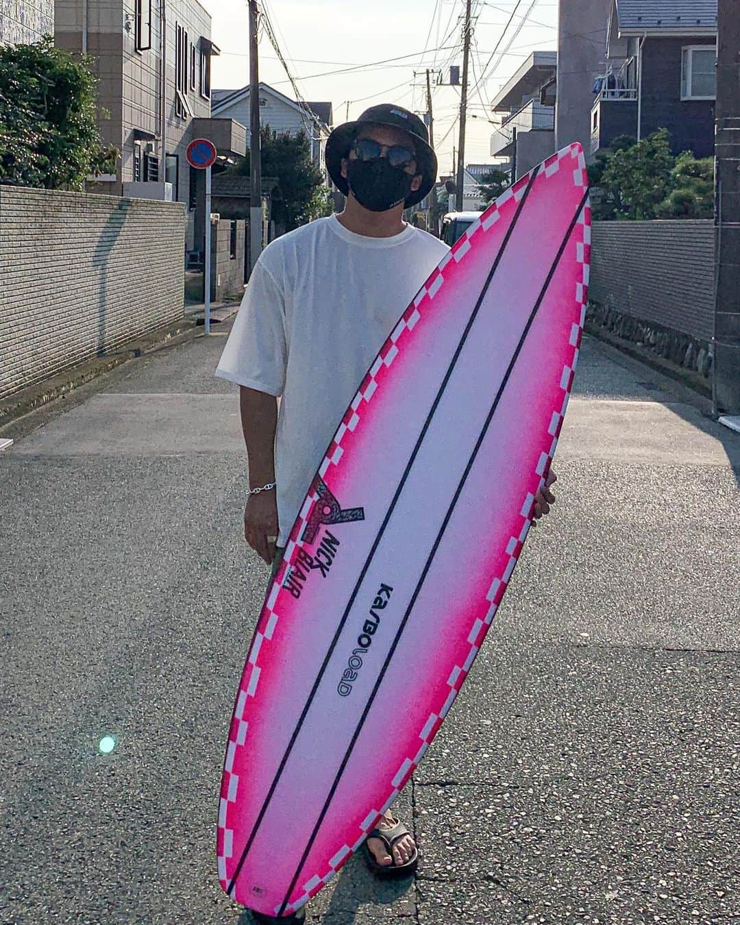 金尾玲生さんのインスタグラム写真 - (金尾玲生Instagram)「.﻿ ﻿ I got new blade ﻿ Thank you for you support✌︎﻿ @joistiksurfboards ﻿ @hrssurf ﻿ ﻿ ﻿ 昨日は新しい板ゲットしてきたよー✌︎﻿ それにスプレーしてイメージ通り出来た✌︎﻿ ﻿ モデルはVertrix2 で﻿ サイズが5’9, 18 5/8, 2 9/32﻿ リッター数が25.86L﻿ Karboload EPSだよー！﻿ ﻿ 早く乗りたいなー﻿ ﻿ ピンクさいこー💗💗💗﻿ ﻿ ﻿ #newbord﻿ #joistiksurfboards ﻿ #pink﻿」8月5日 11時28分 - reokanao