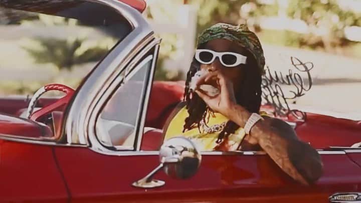 ウィズ・カリファのインスタグラム：「Smoke Screen video out now ft. @official_bootsyano 🎥 #taylorgang #bigpimpin」