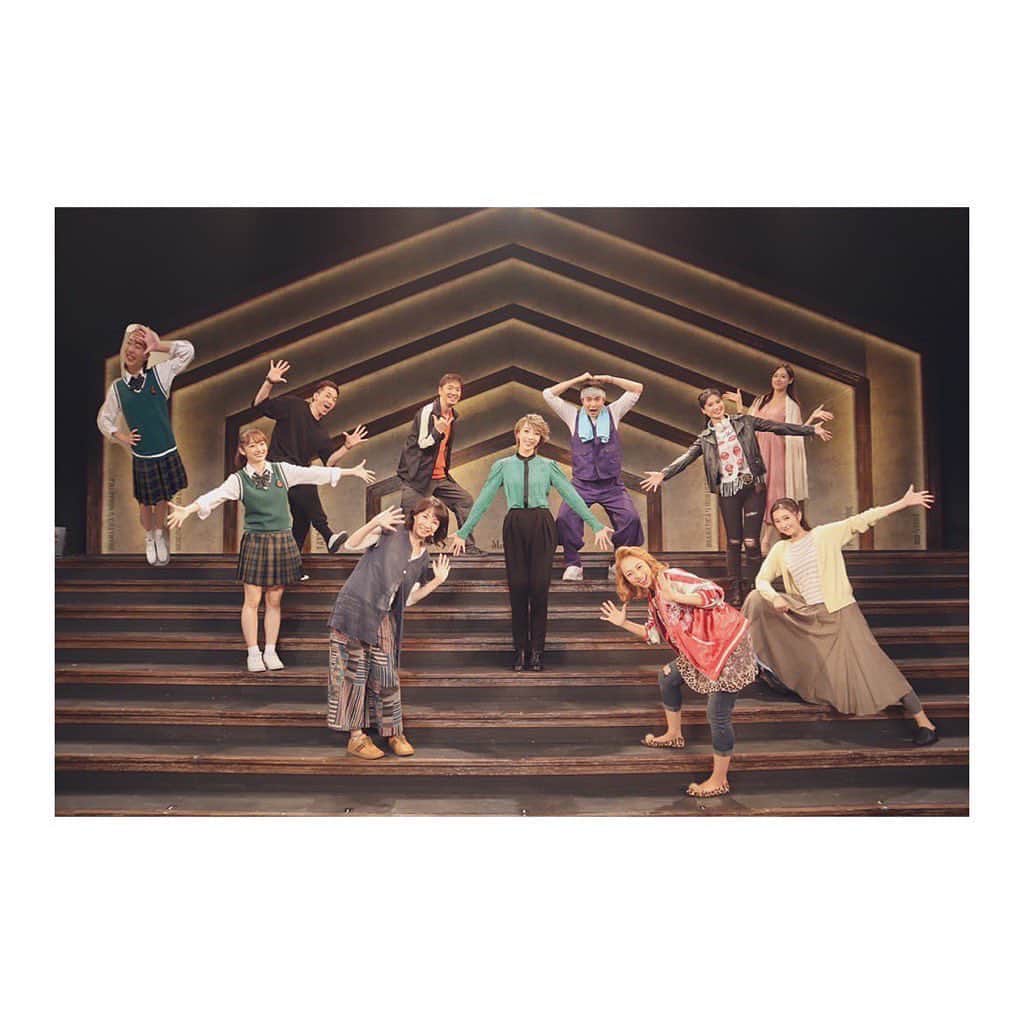 塚本直のインスタグラム：「#showisms  #マトリョーシカ 無事に終演致しました！ ご来場の皆様、配信をご覧になった皆様、本当にありがとうございました。  エンターテイメントで心を通わせ、動かし、幸せな日々でした。  悲しいニュースもある日々ですが、希望を持ち続けて生きるという選択をしていきたいと心から感じさせてくれた作品でした。  スタッフ、キャスト皆さん素敵なマトリョーシカチーム！！！ また元気にお会いできますように😌」