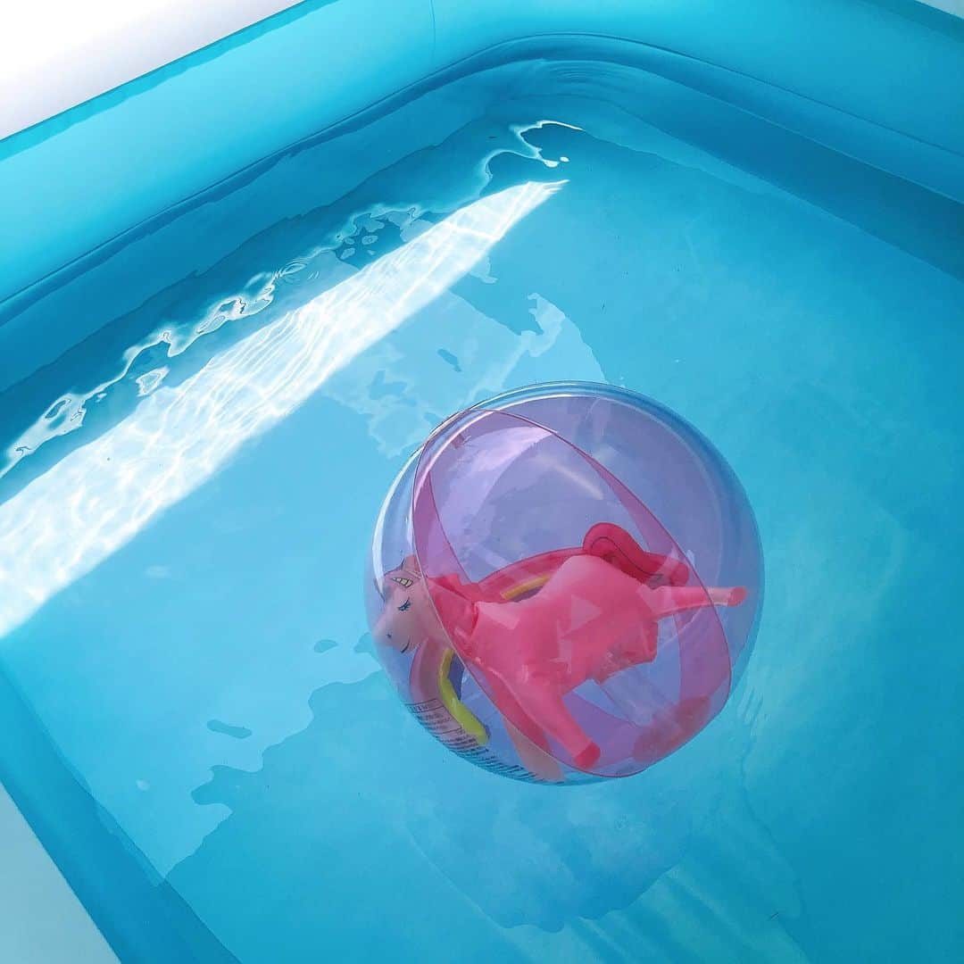 のインスタグラム：「✤  暑ーーいっ！  プール日和🌞」
