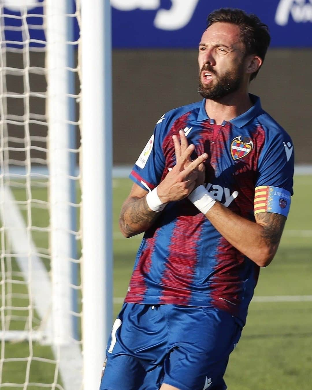 LFPさんのインスタグラム写真 - (LFPInstagram)「The UNSTOPPABLE leader! 🙌⚽️ • ¡El líder IMPARABLE! 💪🔥 • #Levante #Morales #LaLiga #LaLigaSantander #Football」8月5日 12時00分 - laliga