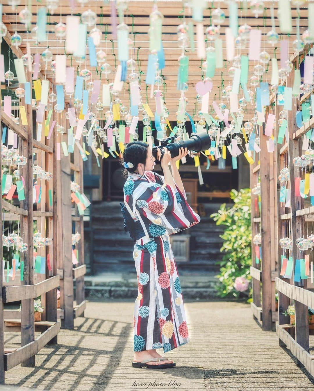 コサさんのインスタグラム写真 - (コサInstagram)「夏フォト 今まで風鈴とかスルーしてましたが、今年は夏の季語を集めないと…🎐🌻🍉🍻 . Location:兵庫 Hyogo / Japan🇯🇵 Date:2020年8月 . #風鈴 #ポトレ撮影隊 #TandDフォトコンテスト2020 #discover #今こそ写真でつながろう#screen_archive #good_portraits_world #HUEART_life #as_archive #jp_portrait部 #jp_mood #art_of_japan_ #tokyocameraclub #dpj_member #IG_PHOS #photo_jpn #ptk_japan #pt_life_ #bestjapanpics #LBJ_Legend #light_nikon #広がり同盟メンバー #nipponpic_member #special_spot_legend #japan_of_insta #bestphoto_japan #Rox_Captures #kf_gallery_vip #1x_japan #IGersJP」8月5日 12時01分 - kosa_photo