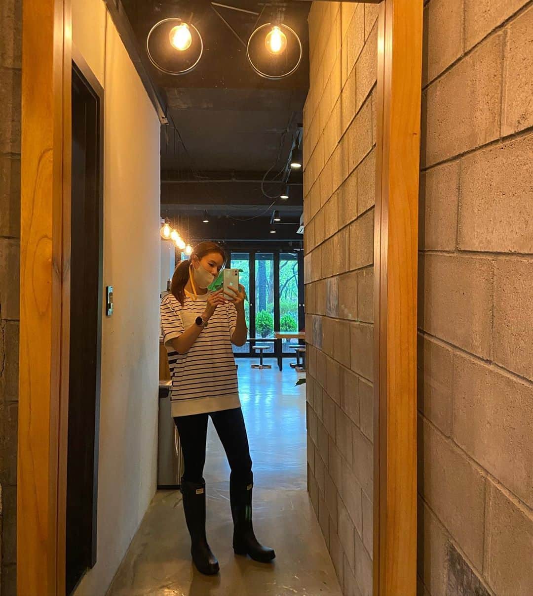 パク・シウンのインスタグラム：「🧡 #rainyday ☔️」