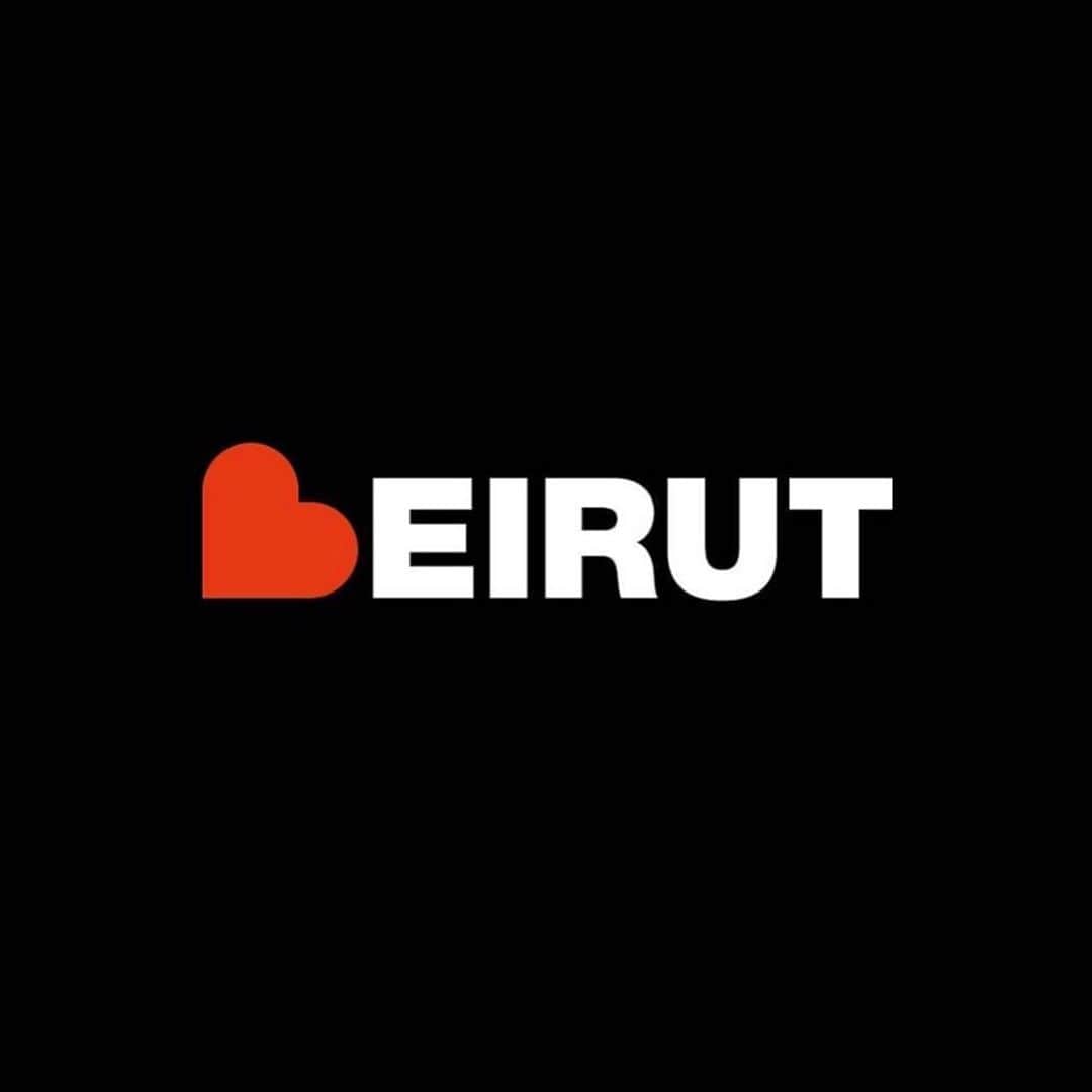 サーシャ・グレイのインスタグラム：「‪My heart is heavy for everyone in Beirut and all of Lebanon, I can’t imagine the panic people must be feeling right now. Looking into local Beirut focused charities that are vetted and will share more info when I have it. ✌️💜‬」