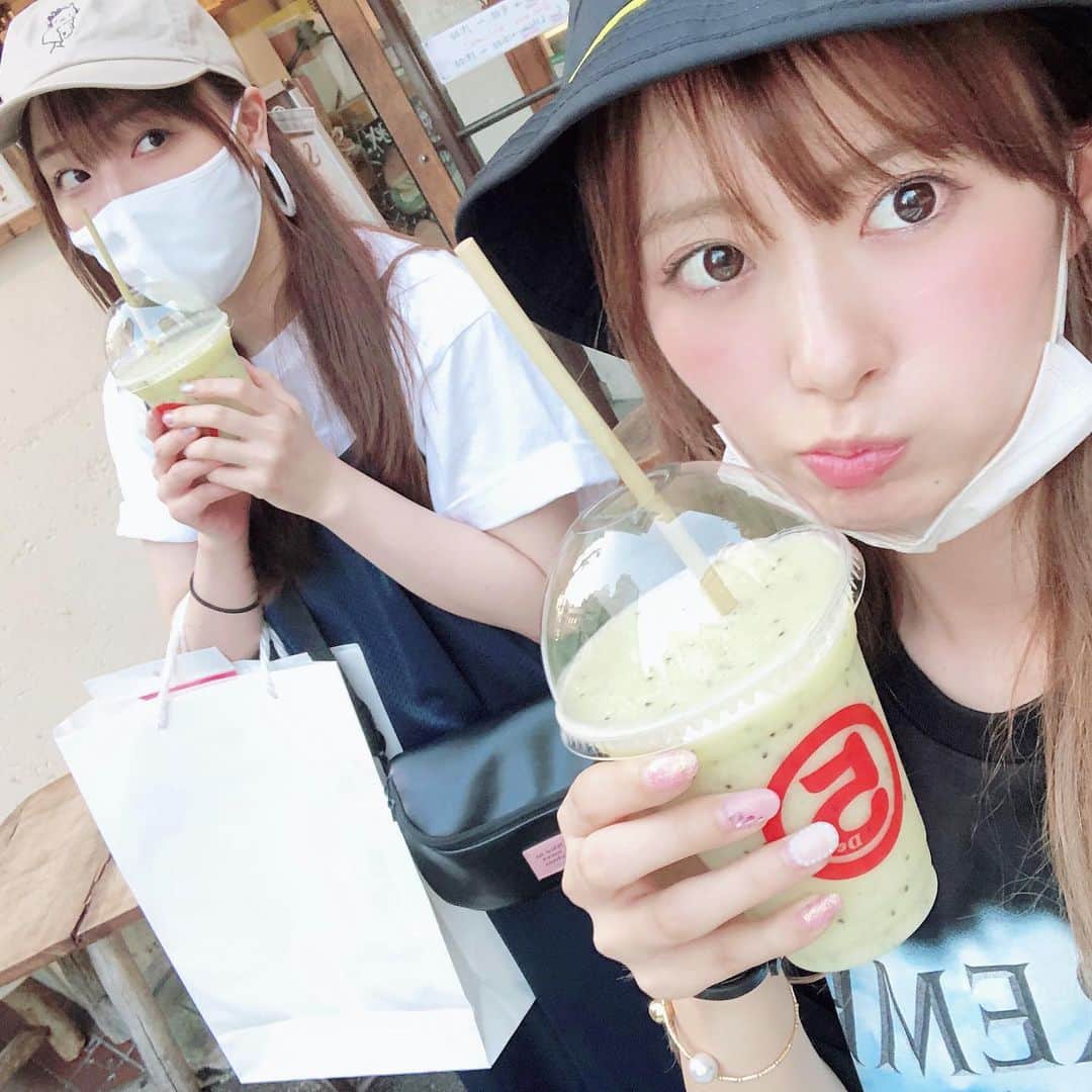 生田衣梨奈さんのインスタグラム写真 - (生田衣梨奈Instagram)「♥譜久村聖ちゃん♥﻿ ﻿ リハーサル終わりにあまりご飯とはいかないので…﻿ テイクアウトで大好きなフルーツジュース！！﻿ ﻿ 最近は。。。﻿ フレッシュジュースが大好きなんです♥﻿ ﻿ パイナップルジュースとか﻿ モモジュースとか﻿ ﻿ えりが頼んだやつはキウイジュース♥﻿ ﻿ メンバーカラー意識？？はしてないけど﻿ 今日も35℃まで上がるみたいですね！！！！！﻿ ﻿ 熱中症に気をつけてくださいね♥﻿ ﻿ 飲み物は沢山飲んだ方がいいですよー♥﻿ ﻿ ﻿ #morningmusume20 #モーニング娘20﻿ #helloproject  #顔面国宝﻿ #えりぽんかわいい #アイドル﻿ 存在が #インスタ映え #かわいい﻿ #Love #beauty﻿ #followme #makeup﻿ #Instagram #instagood﻿ #메이크업 #얼스타그램﻿ #ig_Japan #팔로미﻿ #フォロー歓迎 #ootd﻿ #譜久村聖 #fresh﻿ #juice  #photo﻿ #いいね #Summer﻿ #IDOL #골프﻿ #SELFIE #셀카」8月5日 12時36分 - erina_ikuta.official