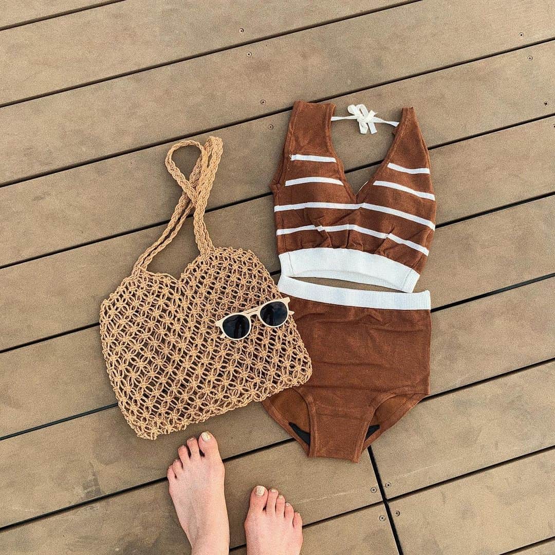 のインスタグラム：「🤎🤎🤎⠀ ⠀ 海行きたいナ🐚⠀ ⠀ swimwear.. @millea_official_  bag.. @cherrysugar_official ⠀ ⠀  #수영복코디#수영복그램#비키니그램#비키니」