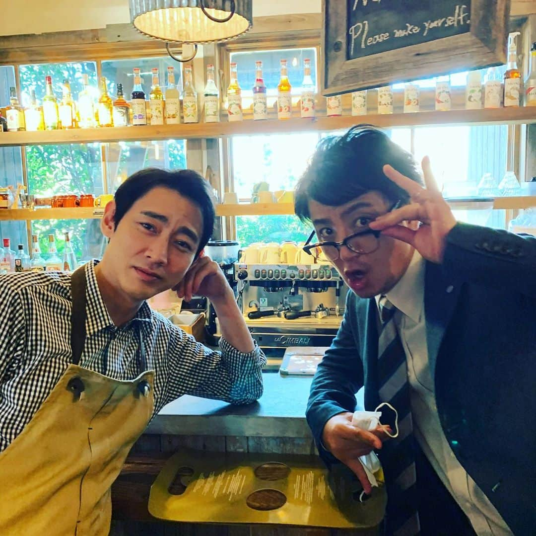 上地雄輔さんのインスタグラム写真 - (上地雄輔Instagram)「なつかしw久々あいにも会いてーなぁ #篠原涼子#りょこたん #大泉洋#よーちゃん  #加藤あい#あい #安田顕#けんさん #板谷由夏#ゆかしゃん #勝地涼#ブラザー #上地雄輔#おれ #あれから13年 #全員#結婚#親#なりました #小泉孝太郎#こーちん #あなた以外w #でもそのままでいて💛 #ハケンの品格 #本日#完」8月5日 12時59分 - usk_kmj