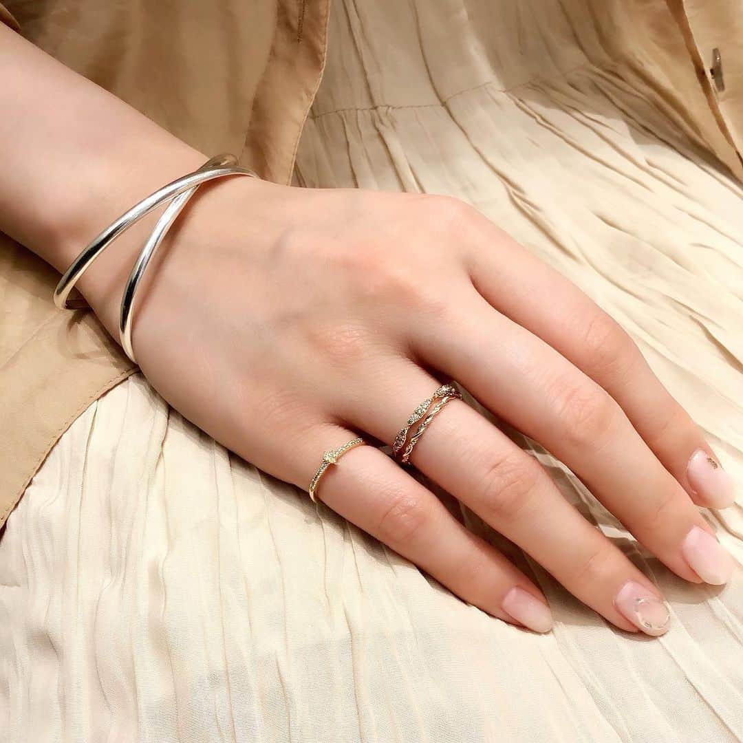 nojess_officialさんのインスタグラム写真 - (nojess_officialInstagram)「.﻿ 【スタッフコーディネート_ノジェス なんばマルイ】﻿ ダイヤモンドの輝きがシンプルなリングスタイルを特別なものに。﻿ ﻿ #nojess #my_nojess #accessories #jewelry #ring #pinkyring #bangle #diamond #ノジェス #アクセサリー #ジュエリー #コーディネート #リング #ピンキーリング #バングル #ダイヤモンド #プレゼント #ご褒美 #新作 #なんばマルイ」8月5日 12時55分 - nojess_official