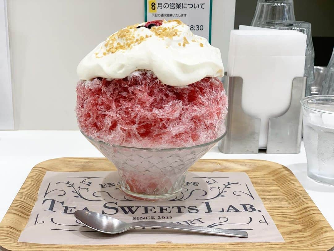 原田麻子さんのインスタグラム写真 - (原田麻子Instagram)「ローテグリッツェ  いつなんどきいかなるときも 美味しいからなぁこの声は…  けしからん…  #かき氷#かき氷🍧#おやつ#ごはん#sweets#shaveice」8月5日 13時11分 - achakoko