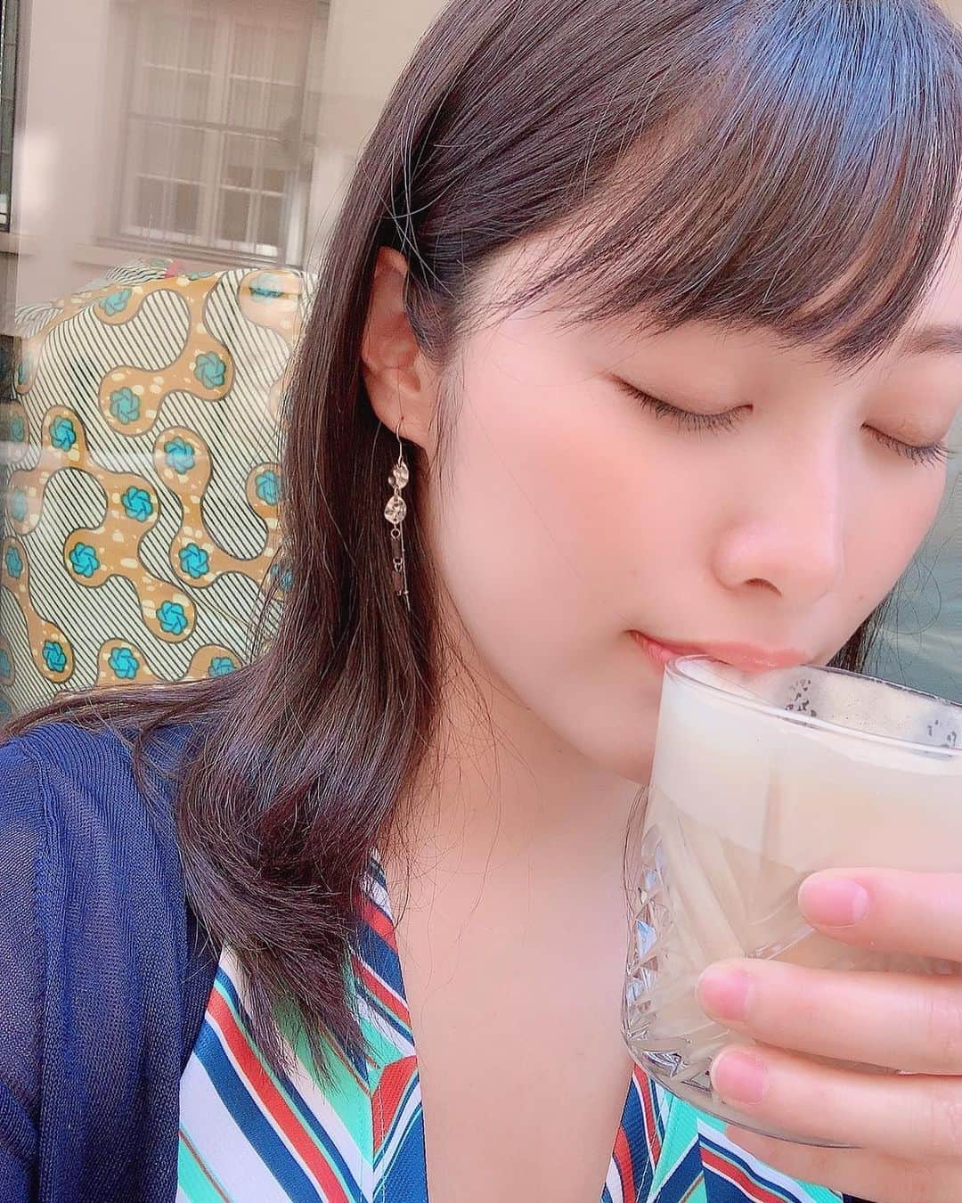 春原未来さんのインスタグラム写真 - (春原未来Instagram)「暑いから,アイスカフェオレ☕✧ . It was hot so I drank Ice Cafe au lait. .  #カフェ巡り好きな人と繋がりたい #カフェ部 #café #cafestagram #カフェオレ #cafeaulait #息抜きday #食後のコーヒー #ほっこりカフェ #maxmara #柄コーデ #카페 #咖啡店 #パリジェンヌ #parismood」8月5日 13時18分 - sunohara_miki