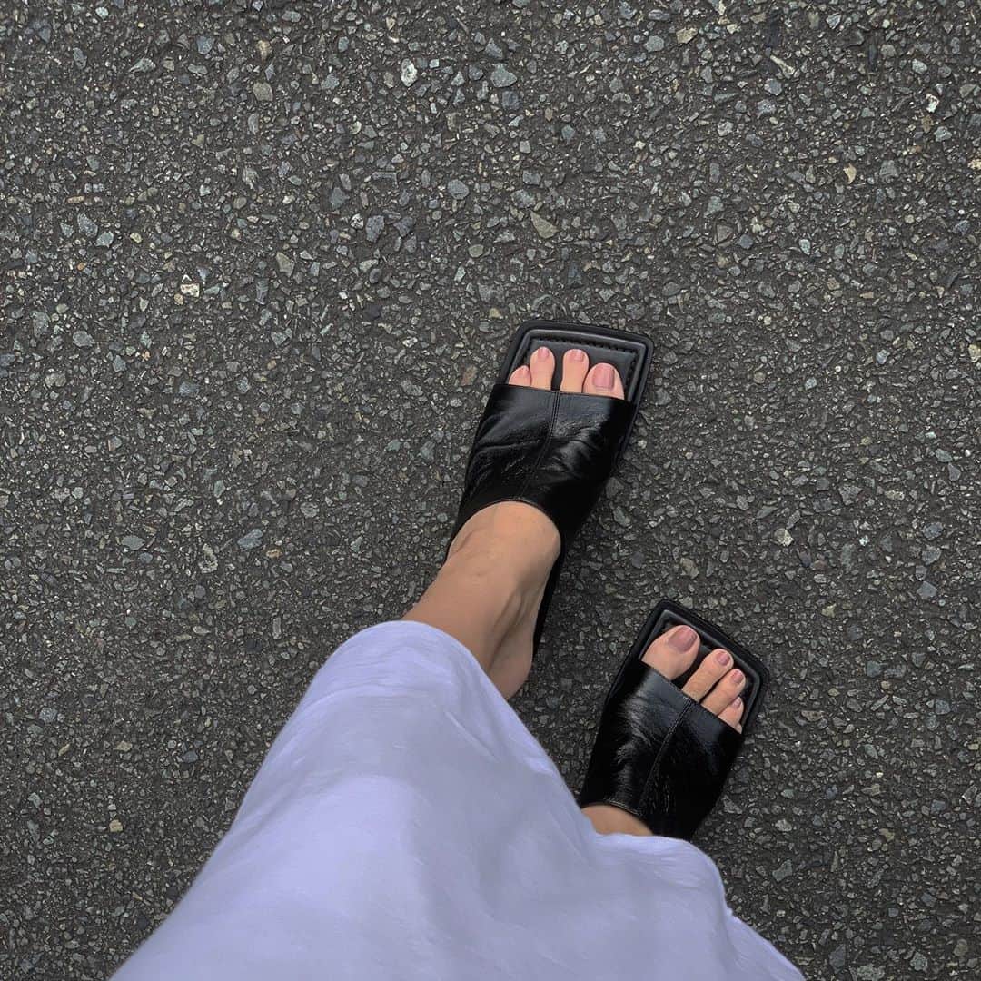 神山まりあさんのインスタグラム写真 - (神山まりあInstagram)「👣  片思いし続けたシューズ。 自分のサイズがやっと見つかり、買えた😭❤️ ハッピー💋 歩きやす〜い  #bottegaveneta」8月5日 13時20分 - mariakamiyama