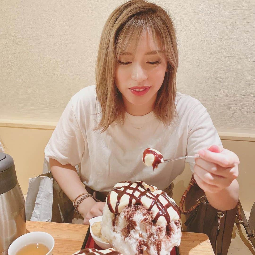 acaneのインスタグラム：「・ カキ氷のイメージって ジャリジャリな氷に あんまーいピンクのシロップなんやけど 最近のカキ氷って美味しすぎん？笑 ・ #🍧 #夏の風物詩 #ひみつ堂  #東京」