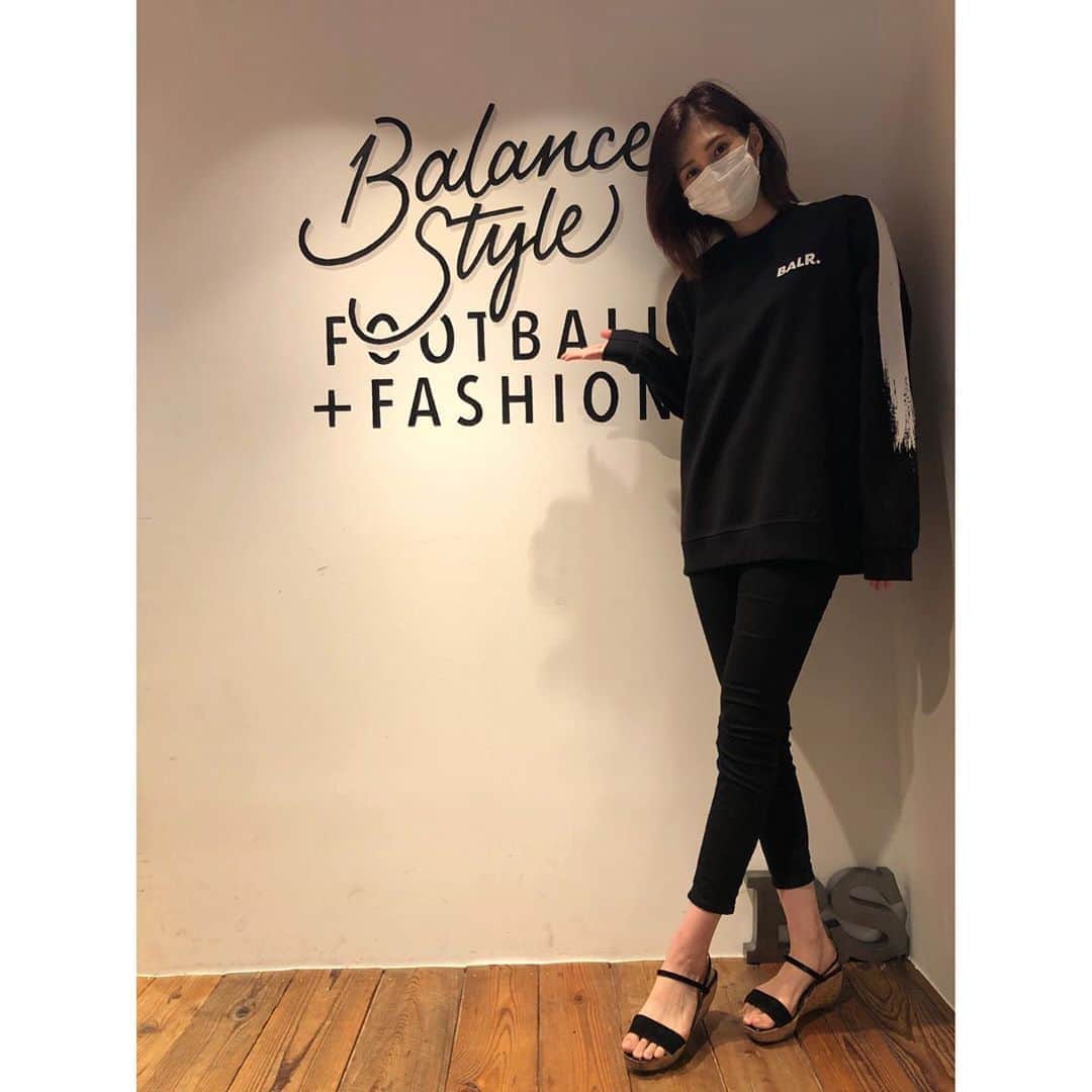 春輝のインスタグラム：「BALR.の展示会へ⚽️ サイズ展開が幅広いので、ペアで着たくなるようなTシャツやパーカーが沢山☺️←妄想 パーカー族なのでパーカーばっかりつけちゃうよね✔️  #BALR. #春輝#Haruki」