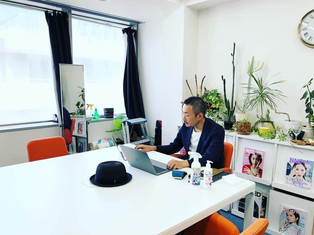 のインスタグラム：「本日の職場。#ZOOM #新プロジェクト　#詳細はまた」