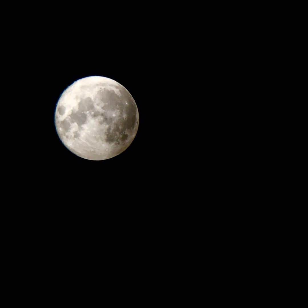 ニールバレットさんのインスタグラム写真 - (ニールバレットInstagram)「A Crazy Full Moon in PANTELLERIA / from the telescope in the garden .. thanks Andrea ! 😉 #moon #fullmoon #marta」8月5日 13時55分 - neilbarrett