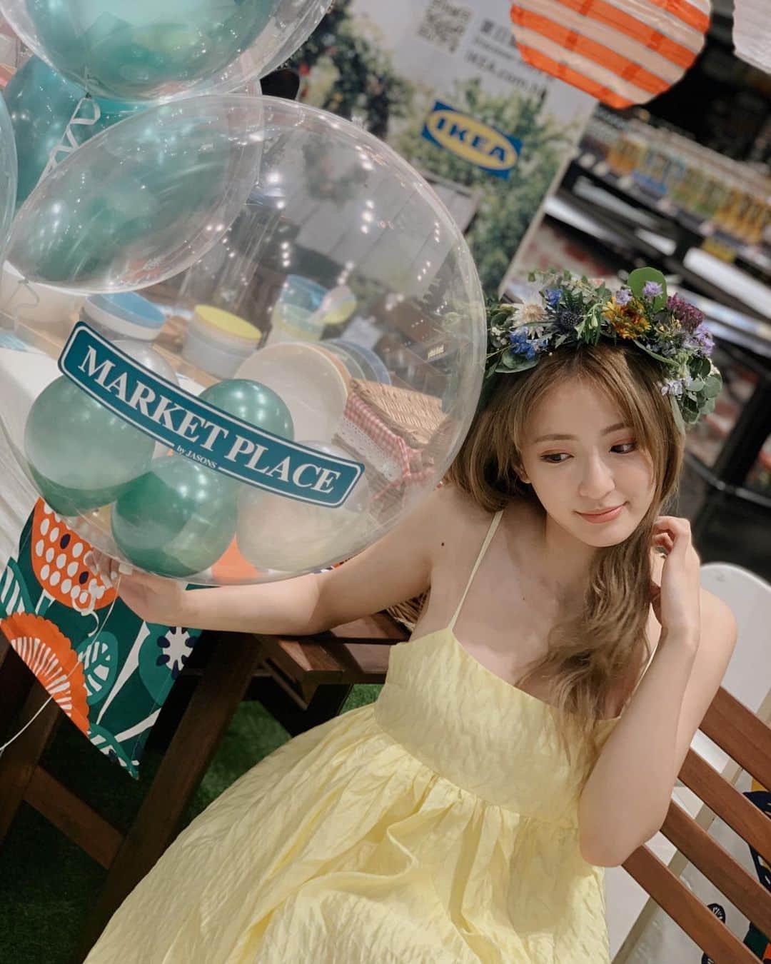 Giann Chanのインスタグラム：「大家知道瑞典有一個重要節日，叫仲夏節嗎？  每年盛夏 北歐居民就會舉辦不同party慶祝 今年沒有辦法到瑞典旅行 唯有自製旅行感 到這裡拍張照 將IKEA瑞典美食買回家Home party 吧! . 提提你！由即日起到8月27日，大家可以在指定Market Place by Jasons買到IKEA特選美食同家用產品，例如有急凍瑞典肉丸、窩夫、 食物盒、各款陶器杯等！  #MarketPlacebyJasons #IKEA #IKEASummerHomeParty #宜家盛夏家年華 #thebridgehk」